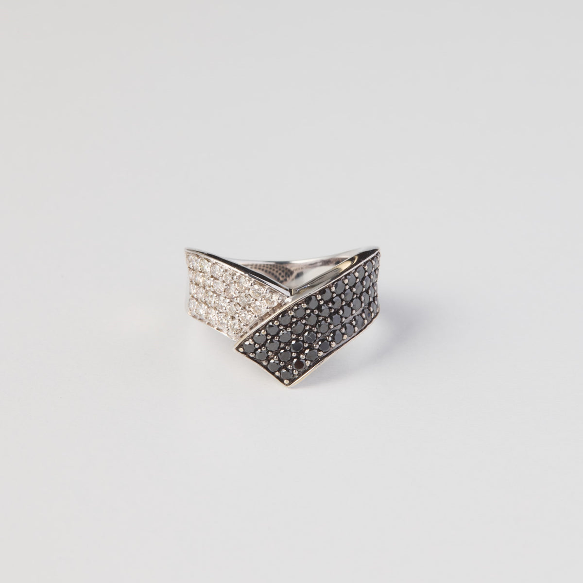 K18 black diamond ring