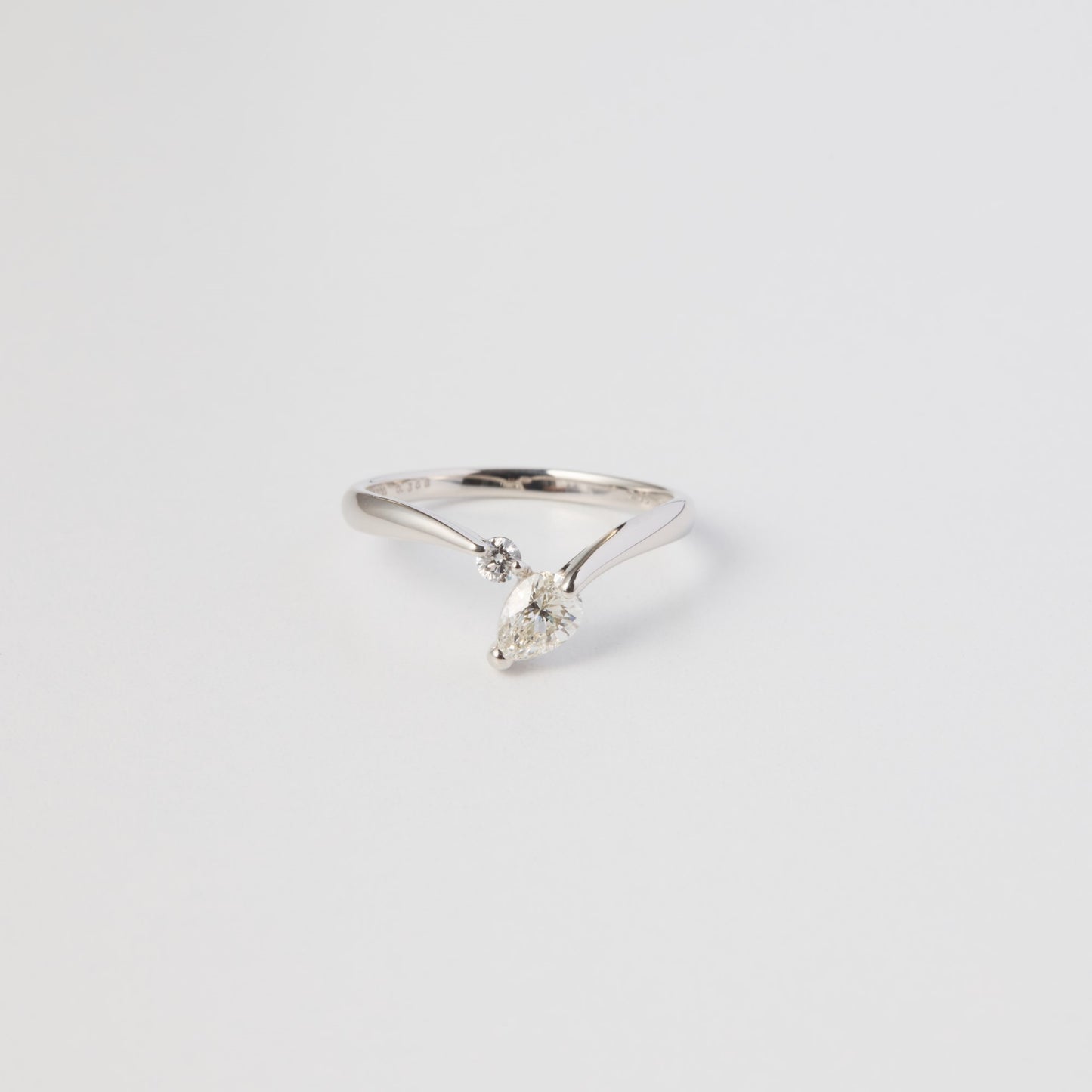 Pt900 diamond ring