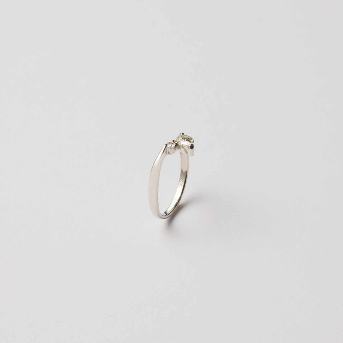 Pt900 diamond ring