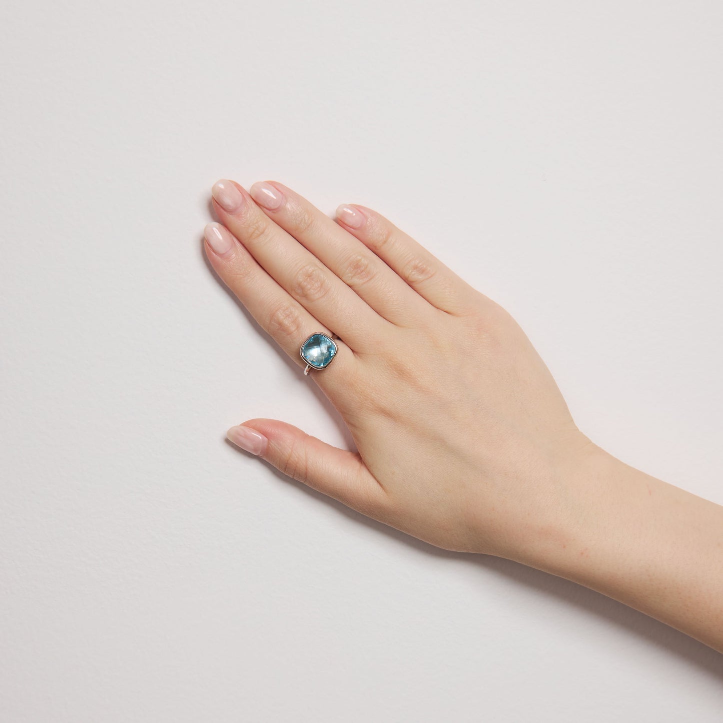 Pt900 aquamarine ring