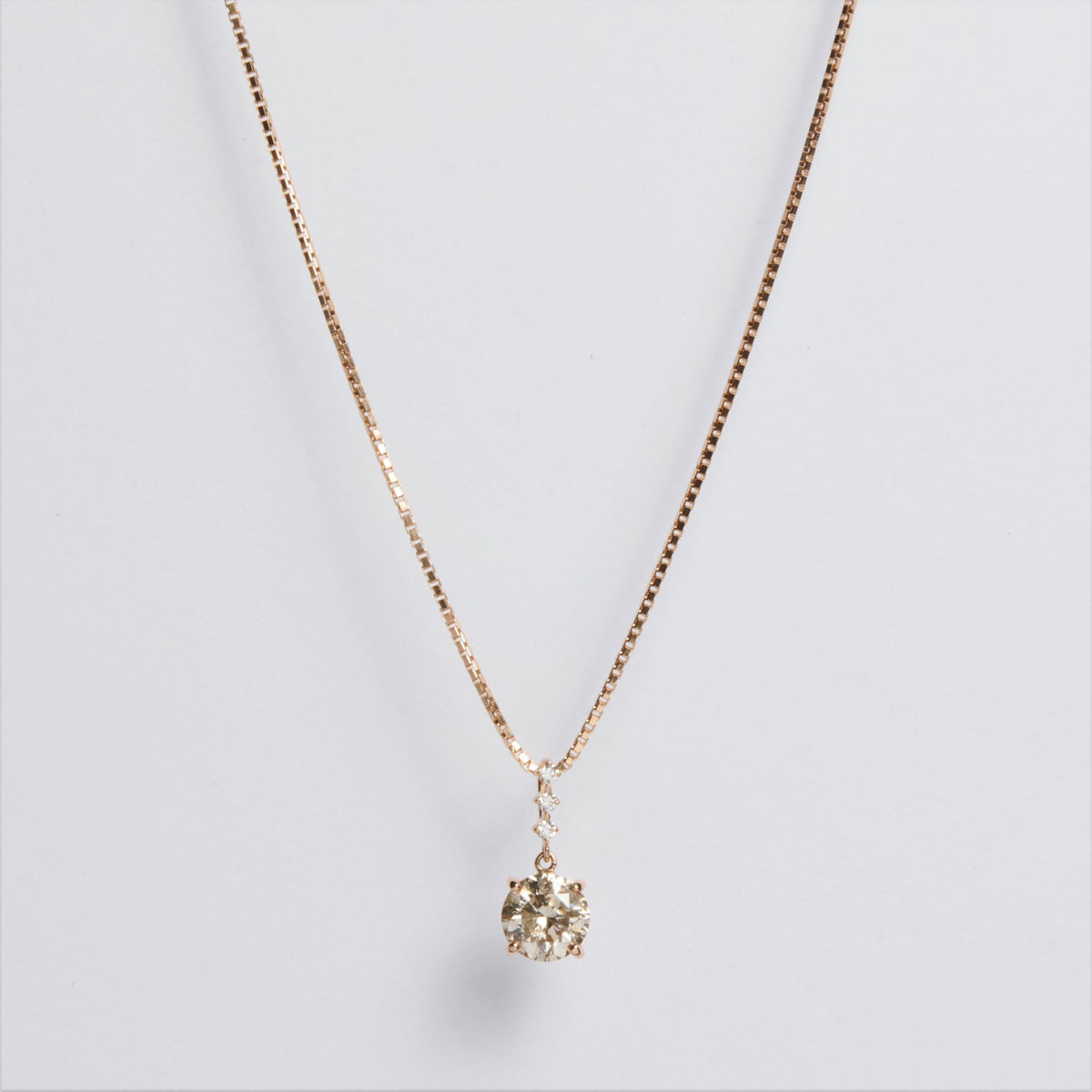 K18 diamond necklace