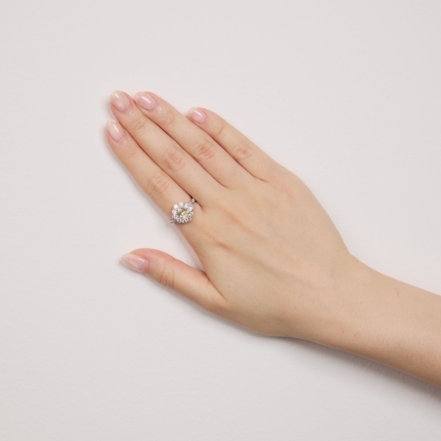 Pt900 oval diamond ring