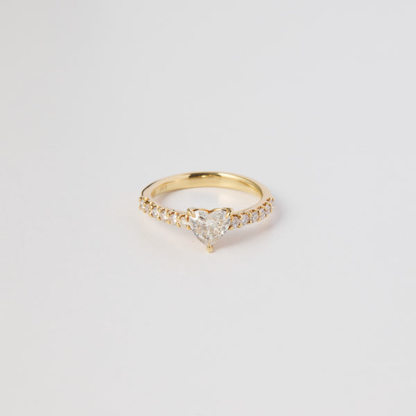 K18 heart shape diamond ring