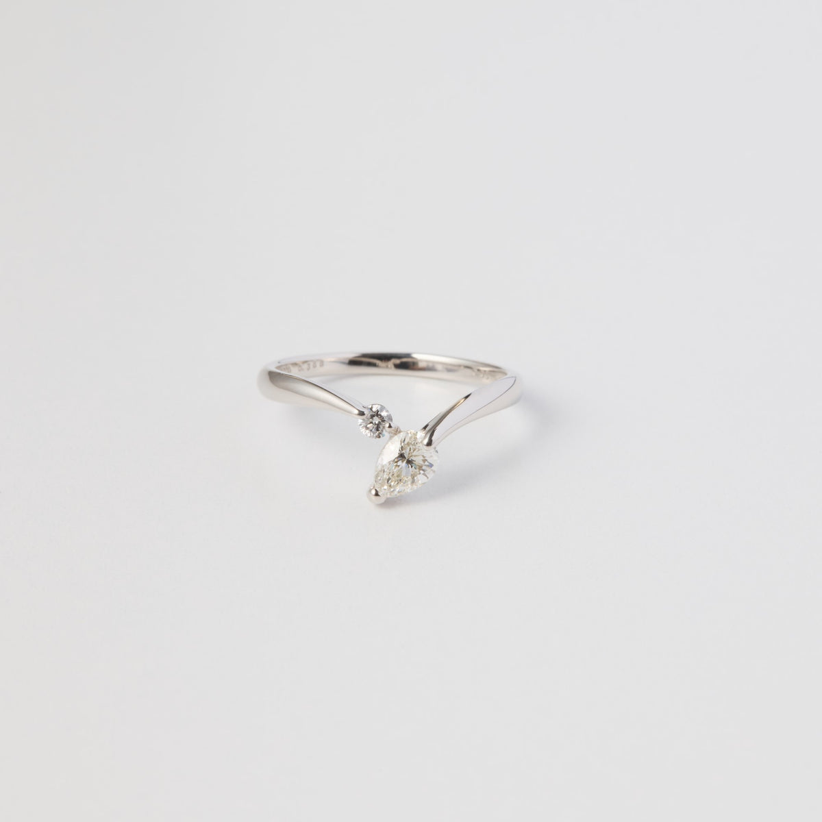 Pt900 diamond ring 