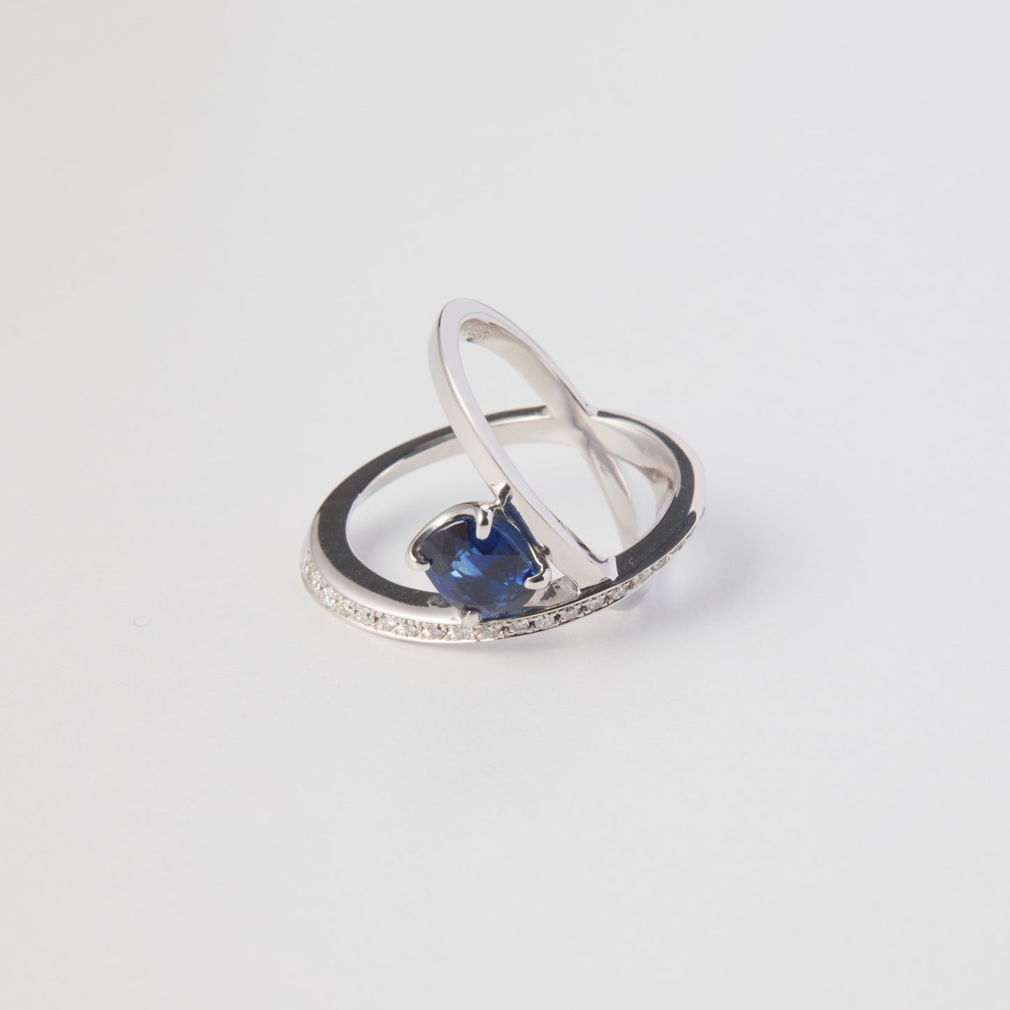 Pt900 sapphire ring 