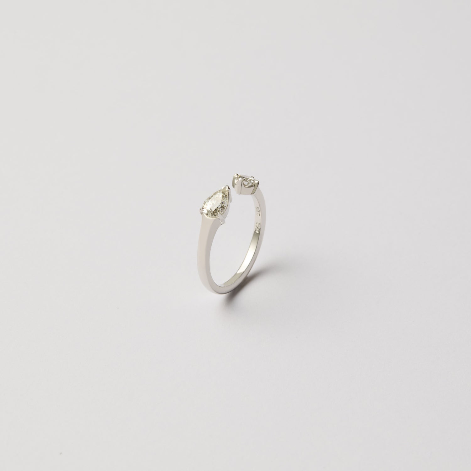 Pt900 Pair Shape Ring｜Bijonirs Official Online Store for Jewelry