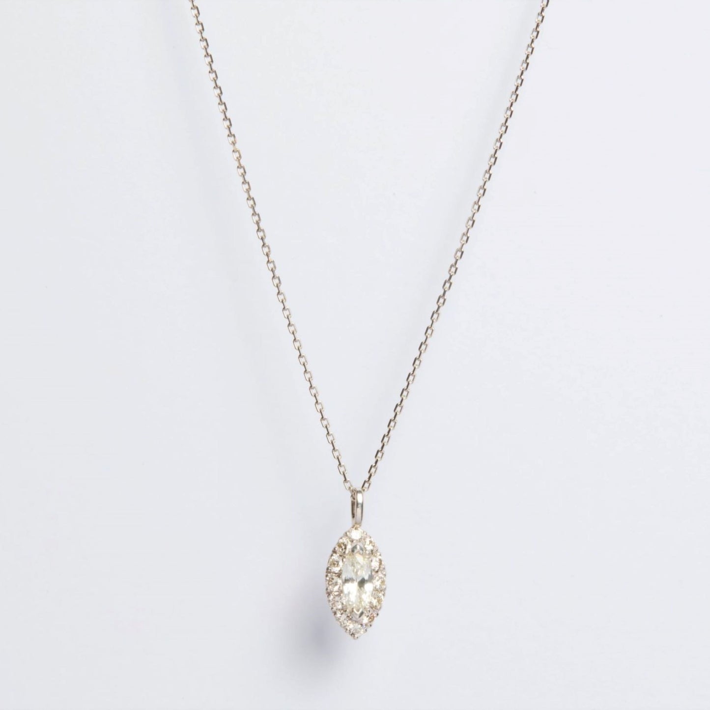 Pt900 diamond necklace 