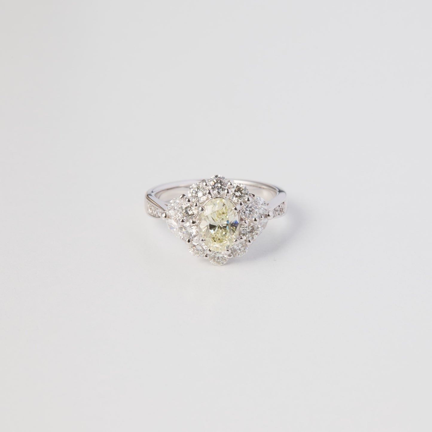 Pt900 oval diamond ring 