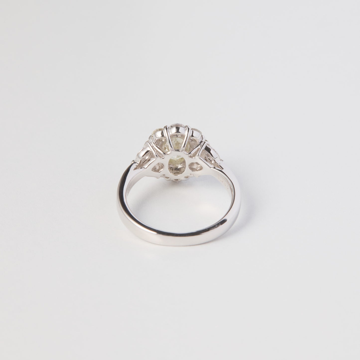 Pt900 oval diamond ring 