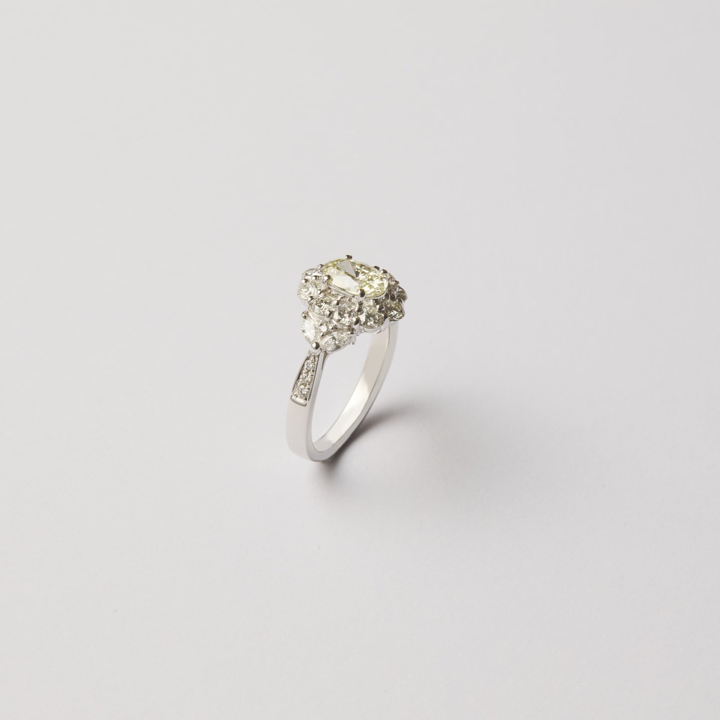 Pt900 oval diamond ring 